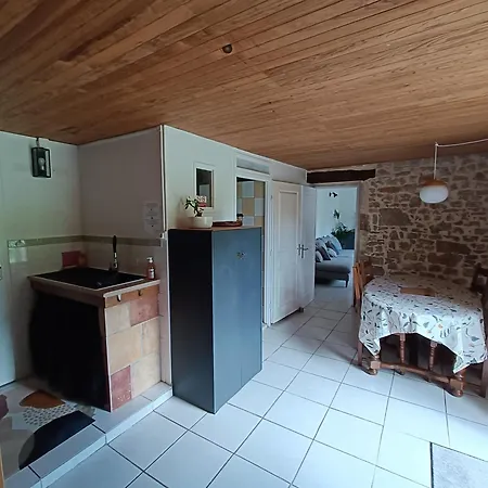 Casa vacanze Les Pieds Dans L'eau, La Source Lachapelle-Auzac