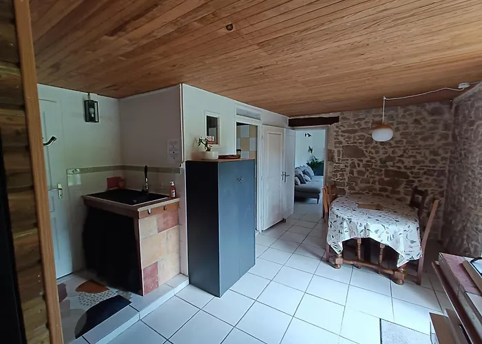 Holiday home Les Pieds Dans L'eau, La Source Lachapelle-Auzac