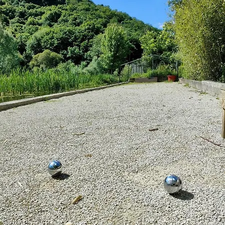 Les Pieds Dans L'eau, La Source Nyaraló