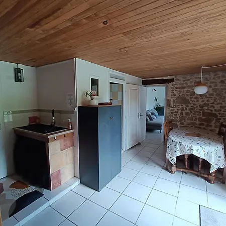 Holiday home Les Pieds Dans L'eau, La Source Lachapelle-Auzac