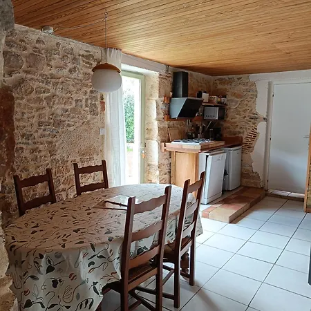 Les Pieds Dans L'eau, La Source Lachapelle-Auzac