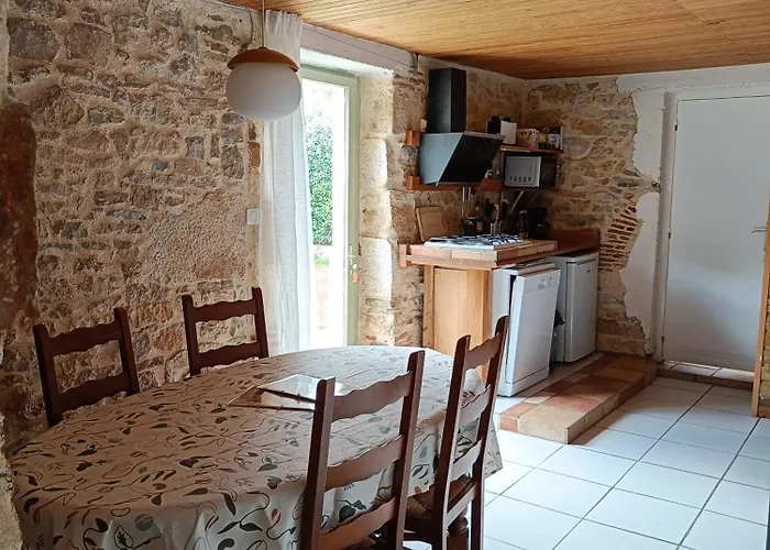 Les Pieds Dans L'eau, La Source Lachapelle-Auzac